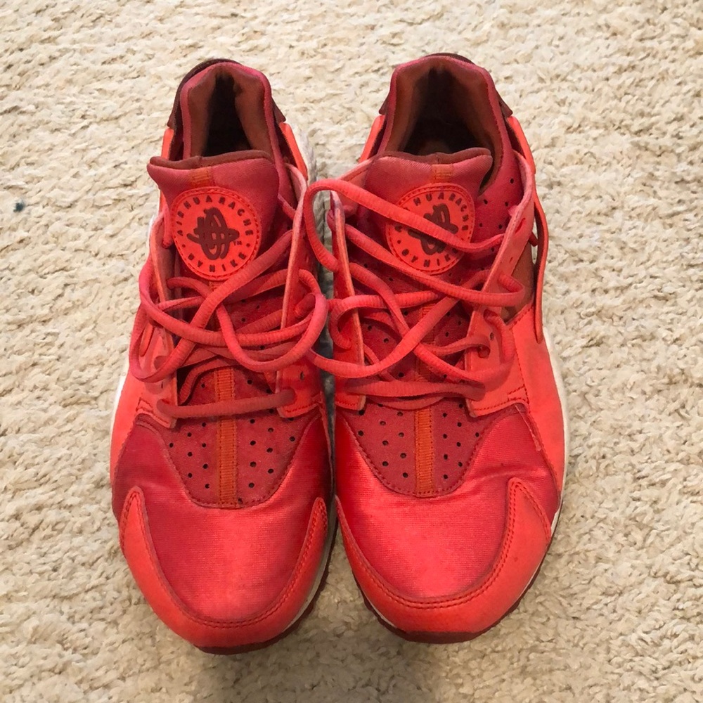 NIKE HUSRACHE SNEAKERS